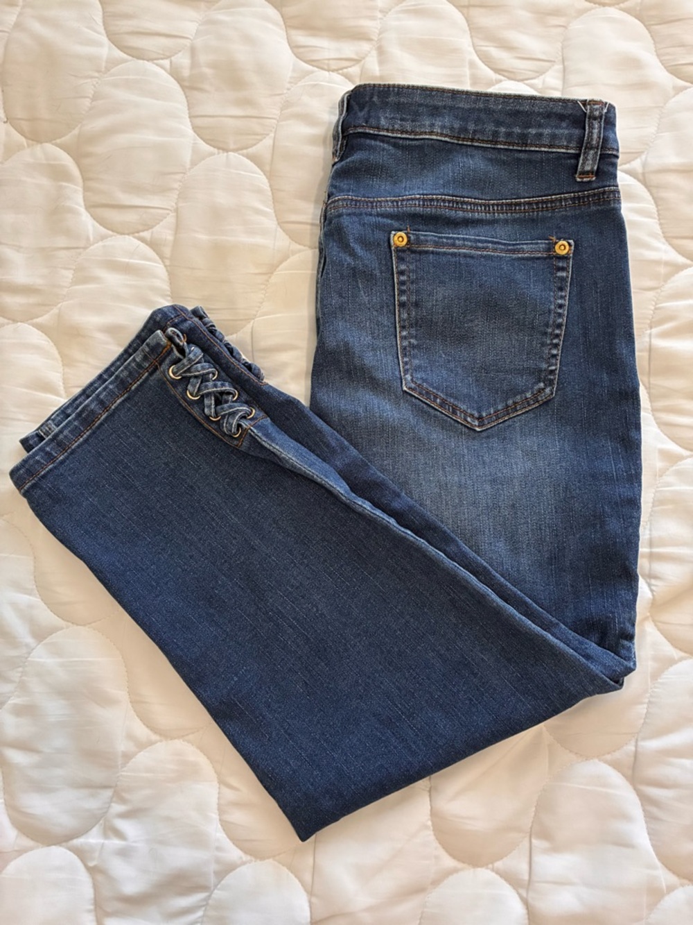 Chico's Women's Denim Cropped Ankle Jeans Blue Size 1 (8) Laced Ankles EUC